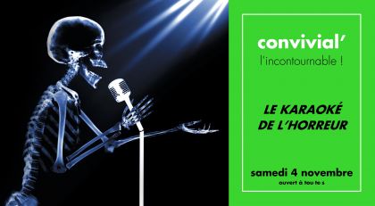 un squelette chantant dans un micro